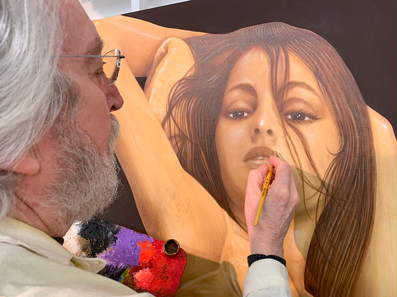 Antoni Miró pintant