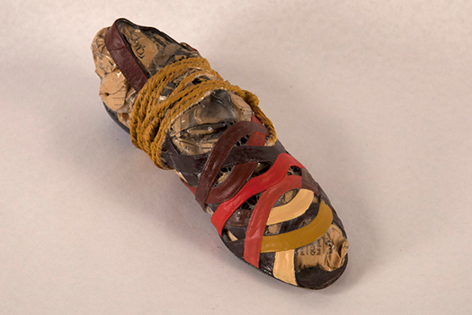 NO ÈS UNA SABATA 1996 (Pintura objecte, Mesures variables) Antoni Miró