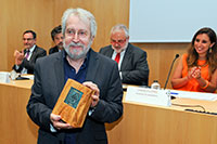 Antoni Miró rebent 'Premi Micalet d’Honor Extraordinari'