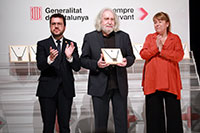 Antoni Miró rebent la Creu de Sant Jordi