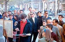 Antoni Miró pintant