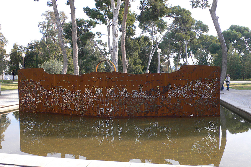 ALMANSA 1707- 2010 (Acer cortén, 2'90x10x1'20m.) Antoni Miró